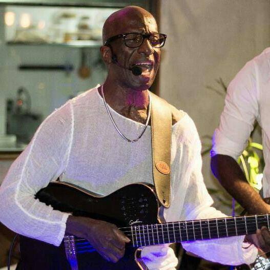 MAGNO ESTEVAN_O CANTOR AFRO BRASILEIRO.  https://www.facebook.com/groups/faclubemgnoestevanocantor.    https://www.tiktok.com/@magnoestevam_cantor  CONTATOS PARA SHOWS E EVENTOS  +49 1512 3584403